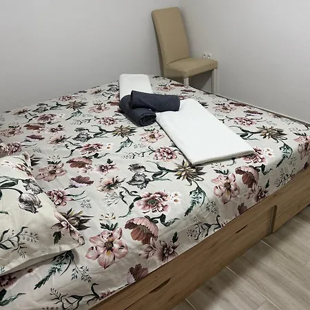 Near Center Apartment Split