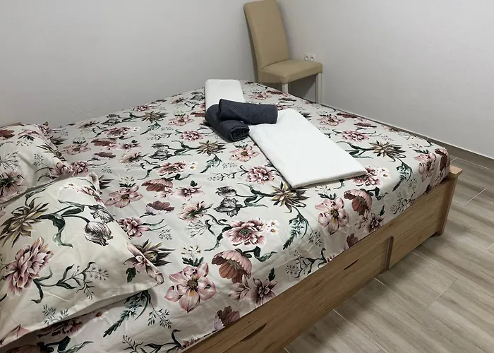 Near Center Apartment Split